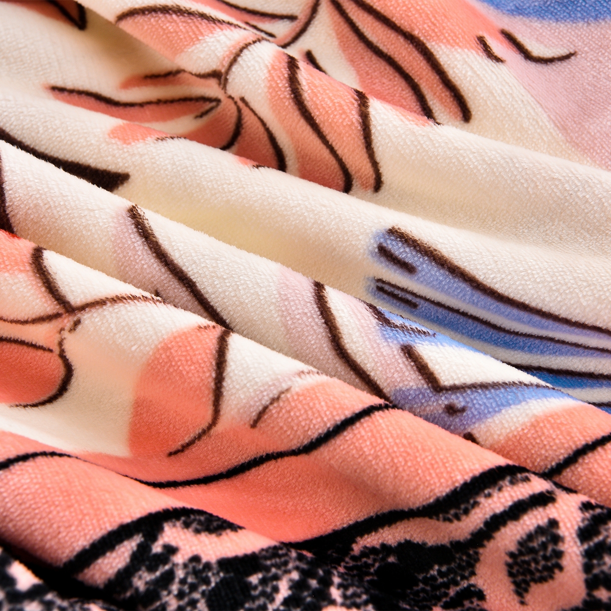 91家纺网 家纺一手货源 找家纺 博兰蒂 2025新款床裙款高克重牛奶绒印花单被套 梦幻花语