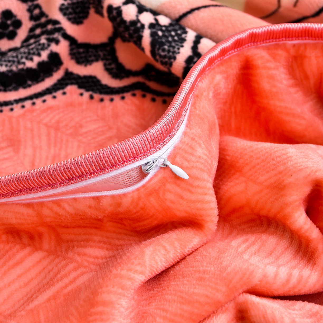 91家纺网 家纺一手货源 找家纺 博兰蒂 2025新款床裙款高克重牛奶绒印花单被套 梦幻花语