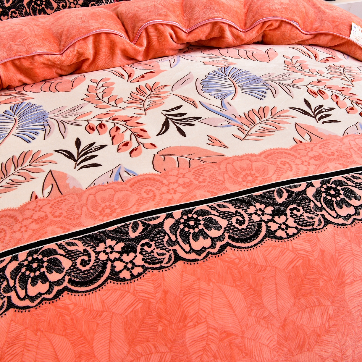 91家纺网 家纺一手货源 找家纺 博兰蒂 2025新款床裙款高克重牛奶绒印花单被套 梦幻花语