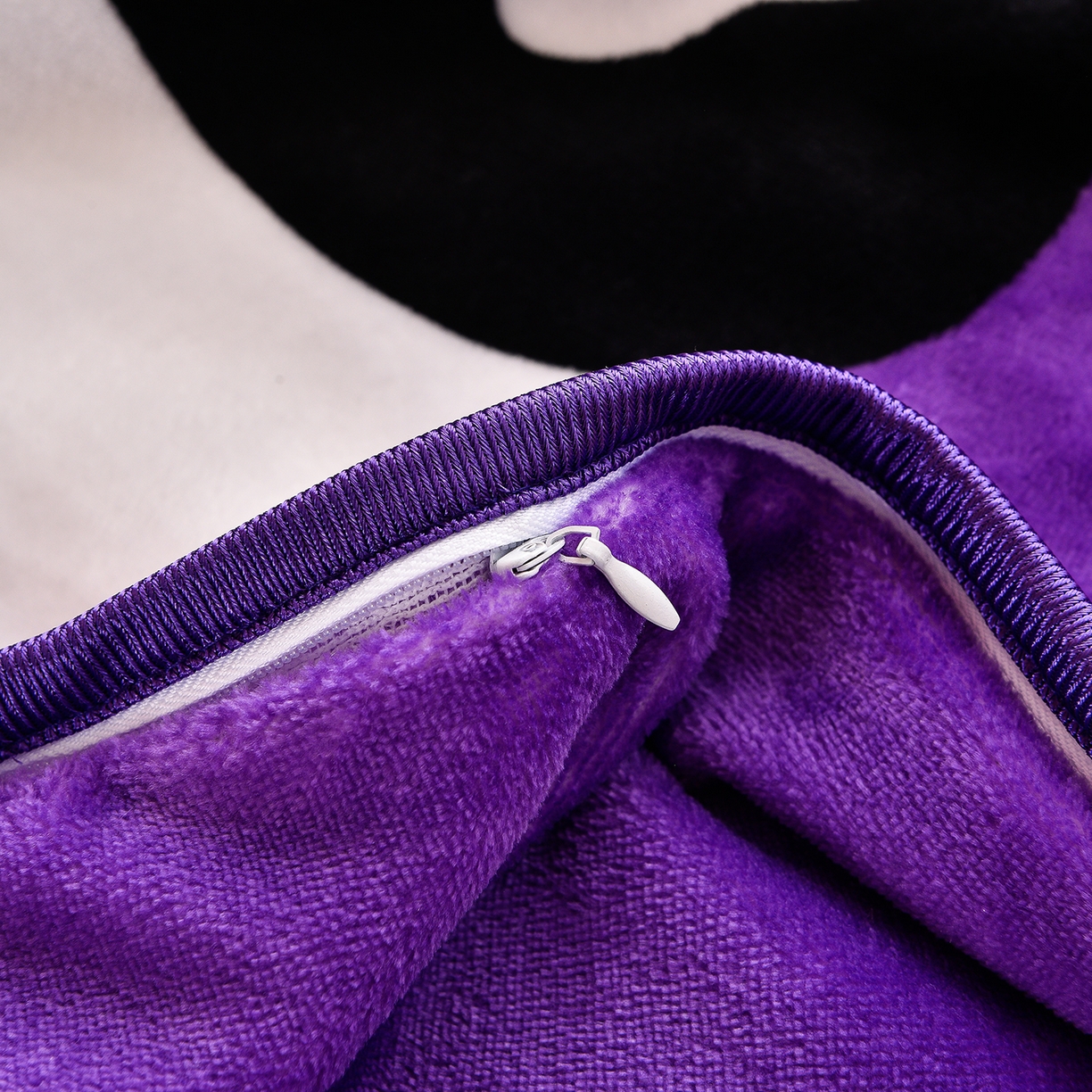 91家纺网 家纺一手货源 找家纺 博兰蒂 2025新款床裙款高克重牛奶绒印花学生三件套 熊猫-紫