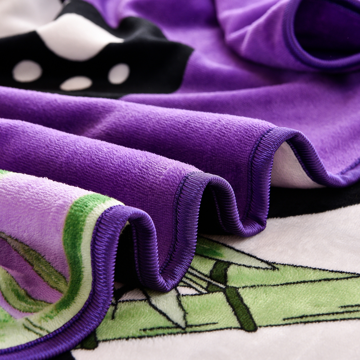 91家纺网 家纺一手货源 找家纺 博兰蒂 2025新款床裙款高克重牛奶绒印花学生三件套 熊猫-紫