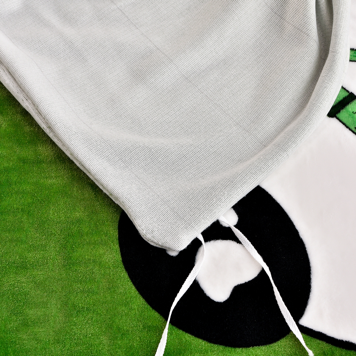 91家纺网 家纺一手货源 找家纺 博兰蒂 2025新款床裙款高克重牛奶绒印花单被套 熊猫-绿