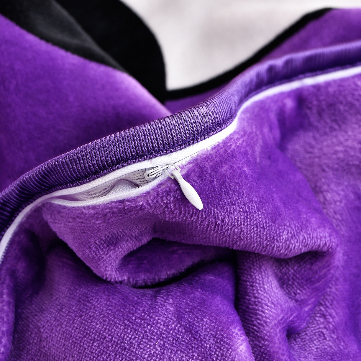 91家纺网 家纺一手货源 找家纺 博兰蒂 2025新款床裙款高克重牛奶绒印花单被套 熊猫-紫