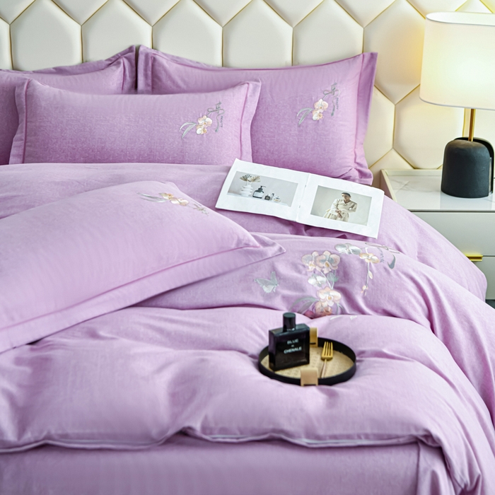 91家纺网 家纺一手货源 找家纺 U品汇 2025新品长绒棉加厚全棉纯棉磨毛刺绣花四件套生态磨毛套件 扶摇-淡雅紫