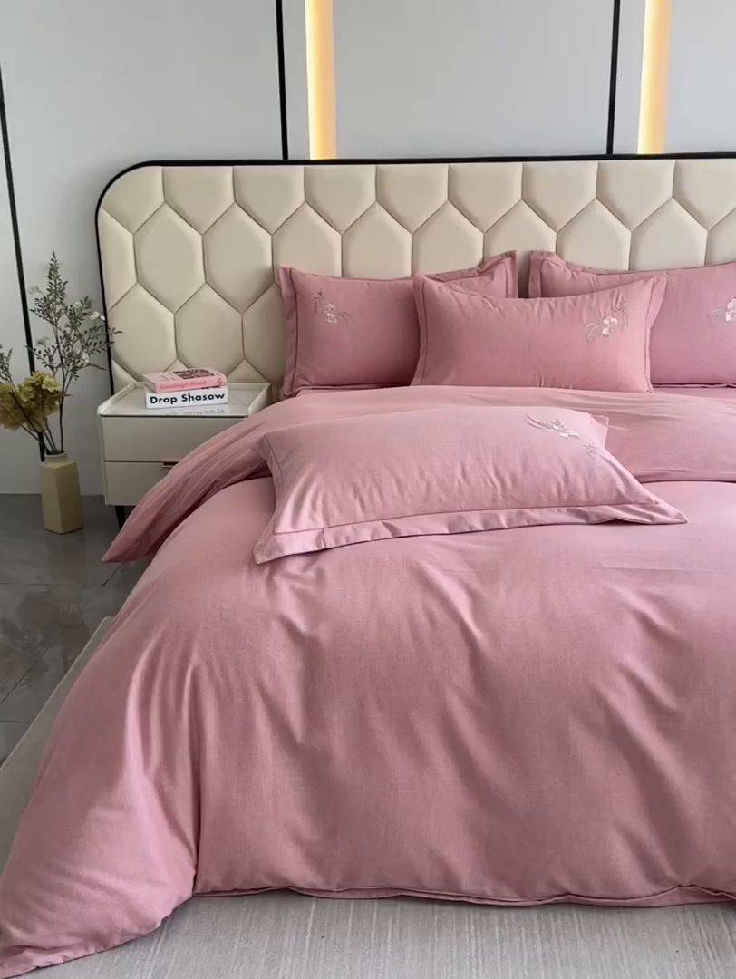 91家纺网 家纺一手货源 找家纺 U品汇 2025新品长绒棉加厚全棉纯棉磨毛刺绣花四件套生态磨毛套件 扶摇-红豆沙