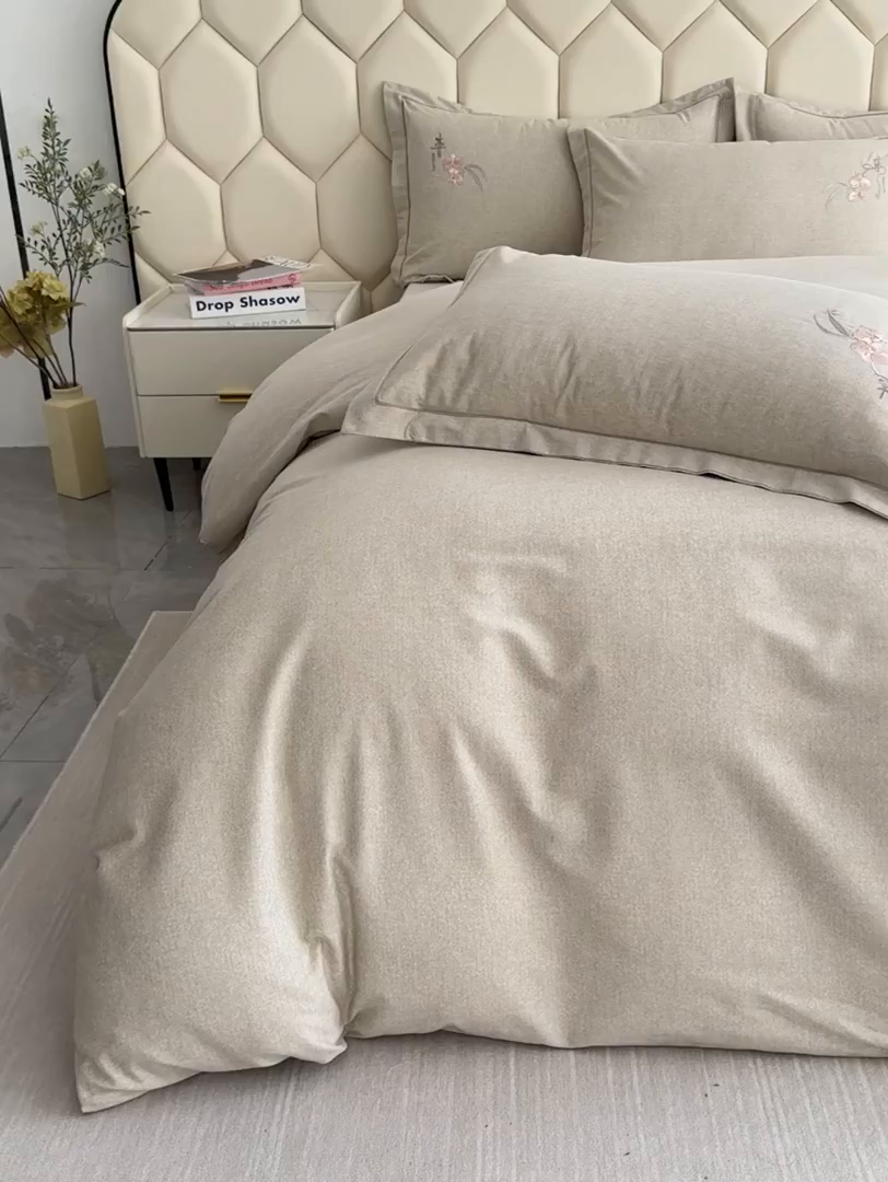 91家纺网 家纺一手货源 找家纺 U品汇 2025新品长绒棉加厚全棉纯棉磨毛刺绣花四件套生态磨毛套件 扶摇-灰咖