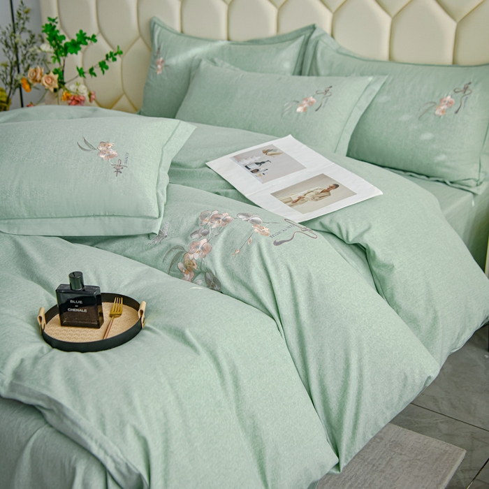 91家纺网 家纺一手货源 找家纺 U品汇 2025新品长绒棉加厚全棉纯棉磨毛刺绣花四件套生态磨毛套件 扶摇-浅灰绿