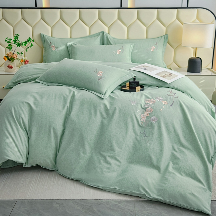 91家纺网 家纺一手货源 找家纺 U品汇 2025新品长绒棉加厚全棉纯棉磨毛刺绣花四件套生态磨毛套件 扶摇-浅灰绿