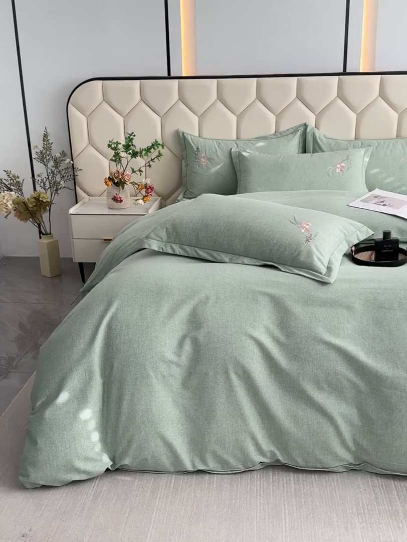91家纺网 家纺一手货源 找家纺 U品汇 2025新品长绒棉加厚全棉纯棉磨毛刺绣花四件套生态磨毛套件 扶摇-浅灰绿