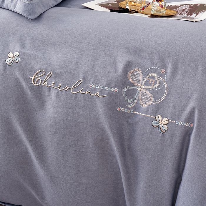 91家纺网 家纺一手货源 找家纺 U品汇 2025新品长绒棉加厚全棉纯棉磨毛刺绣花四件套生态磨毛套件 花季奇缘-宾利灰