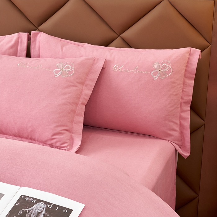 91家纺网 家纺一手货源 找家纺 U品汇 2025新品长绒棉加厚全棉纯棉磨毛刺绣花四件套生态磨毛套件 花季奇缘-香妃粉