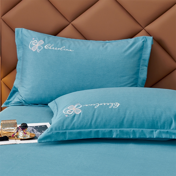 91家纺网 家纺一手货源 找家纺 U品汇 2025新品长绒棉加厚全棉纯棉磨毛刺绣花四件套生态磨毛套件 花季奇缘-月光蓝