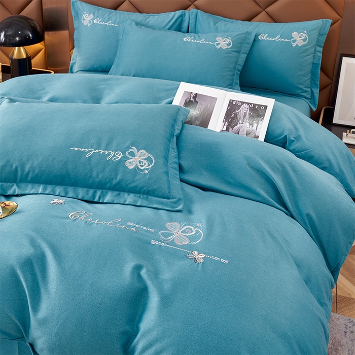 91家纺网 家纺一手货源 找家纺 U品汇 2025新品长绒棉加厚全棉纯棉磨毛刺绣花四件套生态磨毛套件 花季奇缘-月光蓝