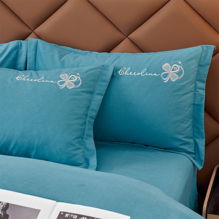 91家纺网 家纺一手货源 找家纺 U品汇 2025新品长绒棉加厚全棉纯棉磨毛刺绣花四件套生态磨毛套件 花季奇缘-月光蓝