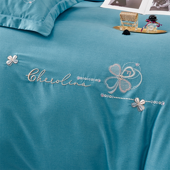 91家纺网 家纺一手货源 找家纺 U品汇 2025新品长绒棉加厚全棉纯棉磨毛刺绣花四件套生态磨毛套件 花季奇缘-月光蓝