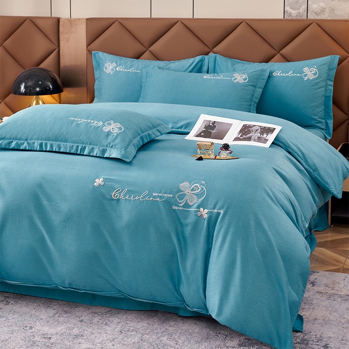 91家纺网 家纺一手货源 找家纺 U品汇 2025新品长绒棉加厚全棉纯棉磨毛刺绣花四件套生态磨毛套件 花季奇缘-月光蓝