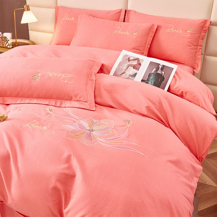 91家纺网 家纺一手货源 找家纺 U品汇 2025新品长绒棉加厚全棉纯棉磨毛刺绣花四件套生态磨毛套件 浪漫花语-砖红