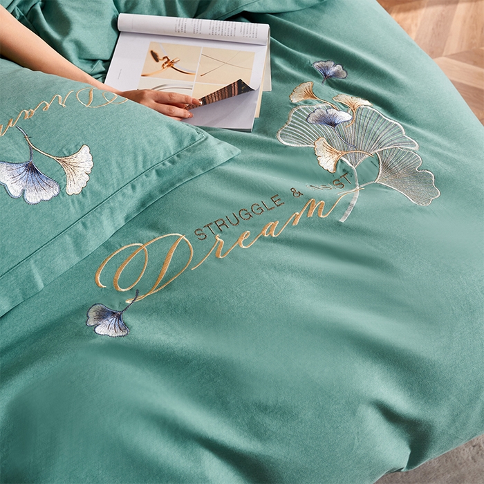 91家纺网 家纺一手货源 找家纺 U品汇 2025新品长绒棉加厚全棉纯棉磨毛刺绣花四件套生态磨毛套件 私情叶语-清浅绿