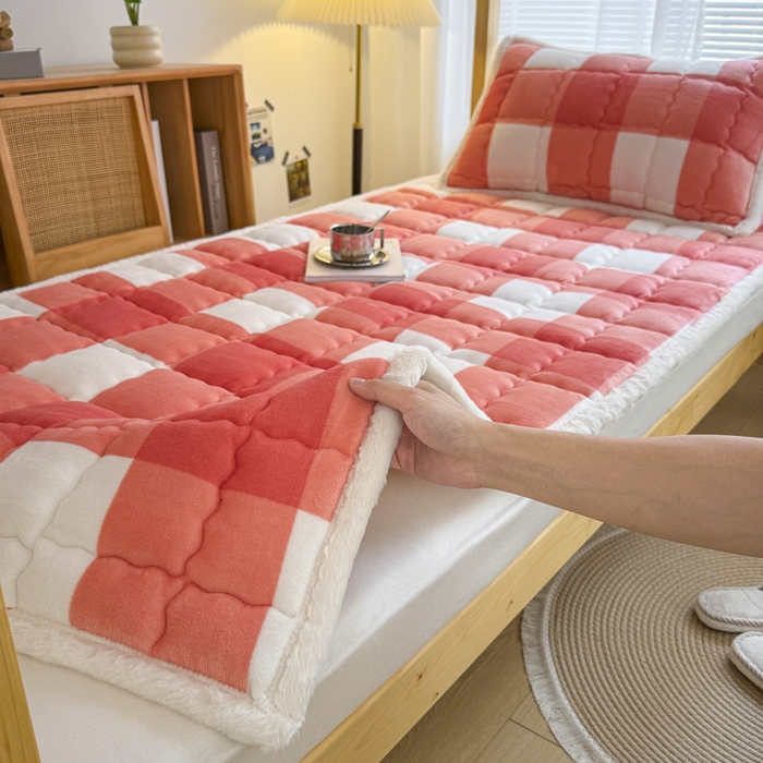 91家纺网 家纺一手货源 找家纺 （总）迪梦思家纺 2025新款A类牛奶绒无印风格子床褥床护垫学生床垫--学生床图