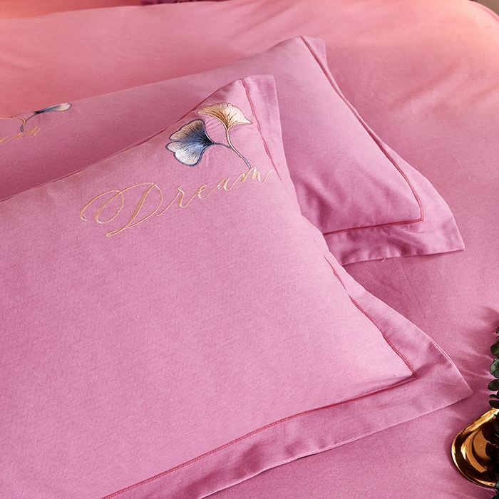 91家纺网 家纺一手货源 找家纺 U品汇 2025新品长绒棉加厚全棉纯棉磨毛刺绣花四件套生态磨毛套件 私情叶语-香妃粉