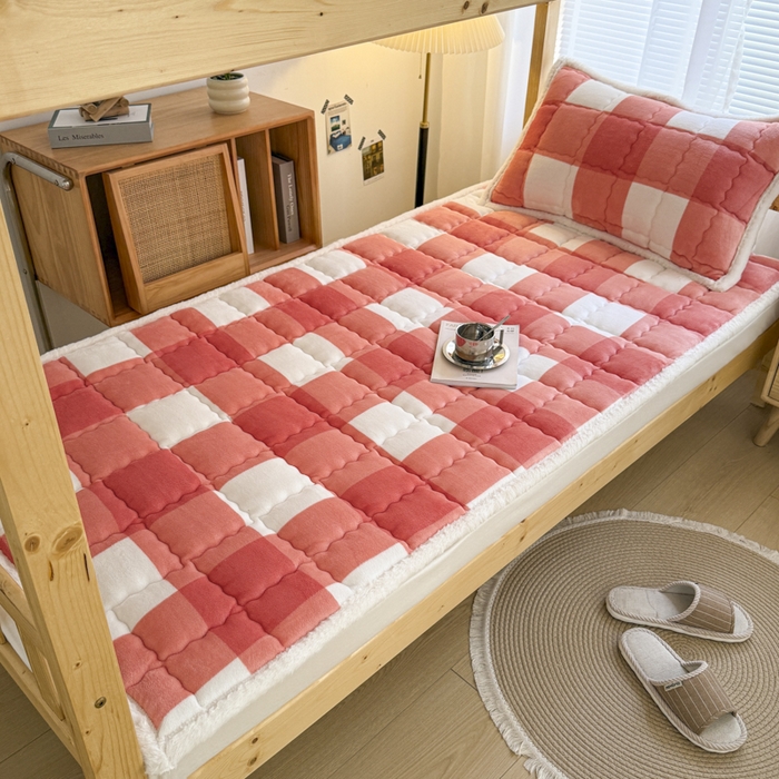 91家纺网 家纺一手货源 找家纺 （总）迪梦思家纺 2025新款A类牛奶绒无印风格子床褥床护垫学生床垫--学生床图