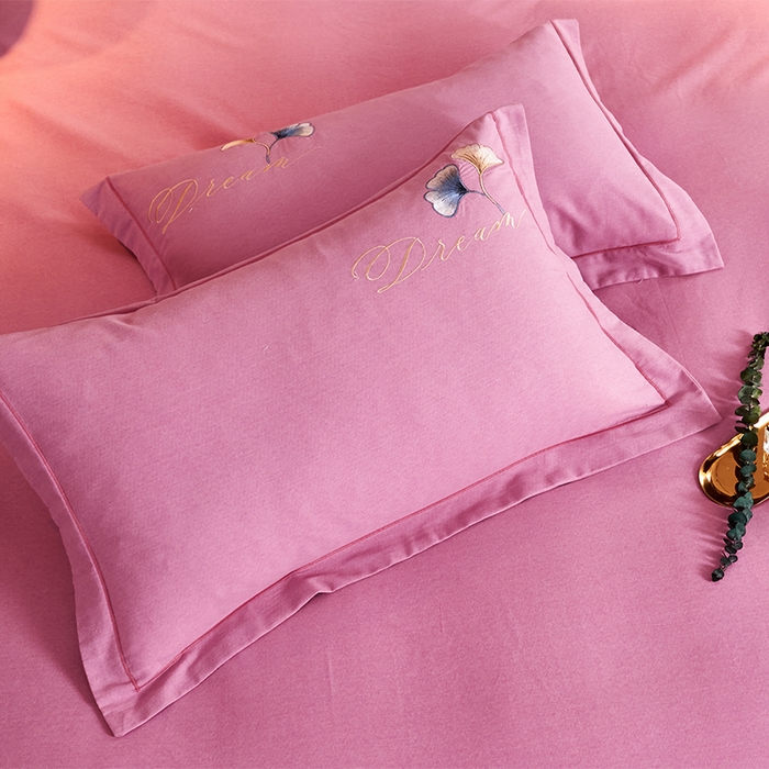 91家纺网 家纺一手货源 找家纺 U品汇 2025新品长绒棉加厚全棉纯棉磨毛刺绣花四件套生态磨毛套件 私情叶语-香妃粉