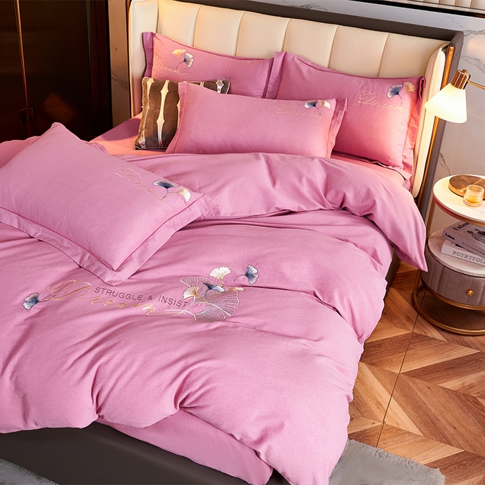 91家纺网 家纺一手货源 找家纺 U品汇 2025新品长绒棉加厚全棉纯棉磨毛刺绣花四件套生态磨毛套件 私情叶语-香妃粉