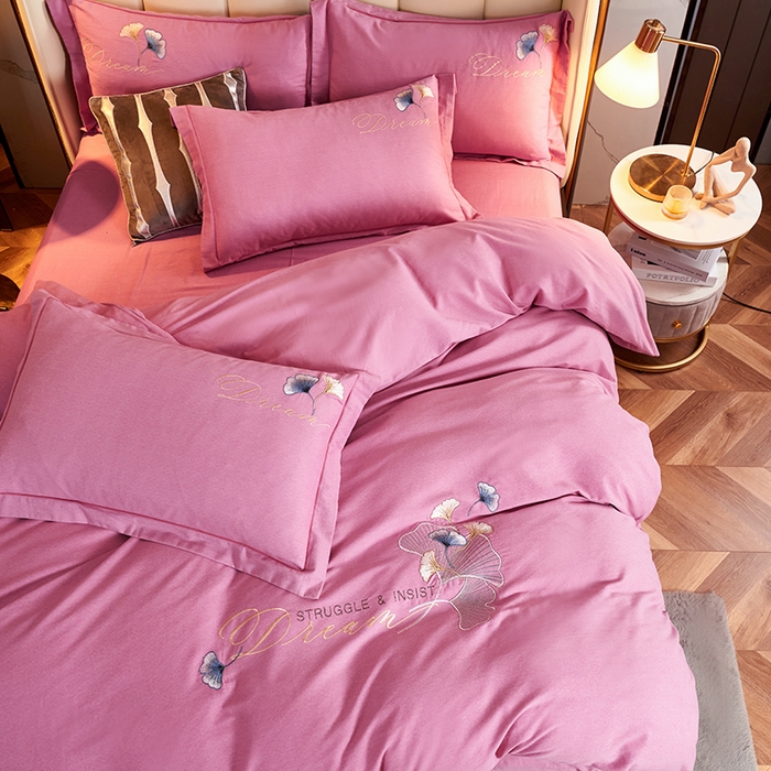 91家纺网 家纺一手货源 找家纺 U品汇 2025新品长绒棉加厚全棉纯棉磨毛刺绣花四件套生态磨毛套件 私情叶语-香妃粉