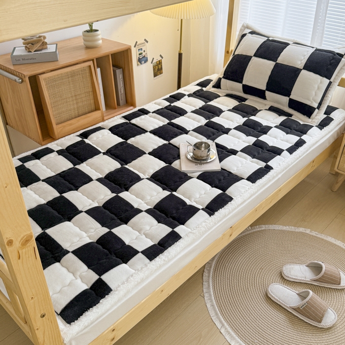 91家纺网 家纺一手货源 找家纺 迪梦思家纺 2025新款A类牛奶绒无印风格子床褥床护垫学生床垫--学生床图 平铺款-钢琴格