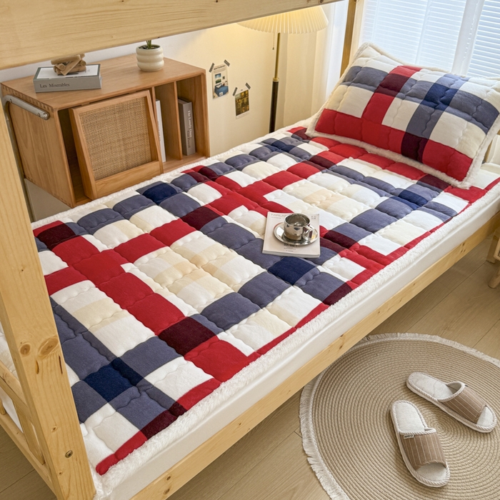 91家纺网 家纺一手货源 找家纺 迪梦思家纺 2025新款A类牛奶绒无印风格子床褥床护垫学生床垫--学生床图 平铺款-红蓝格