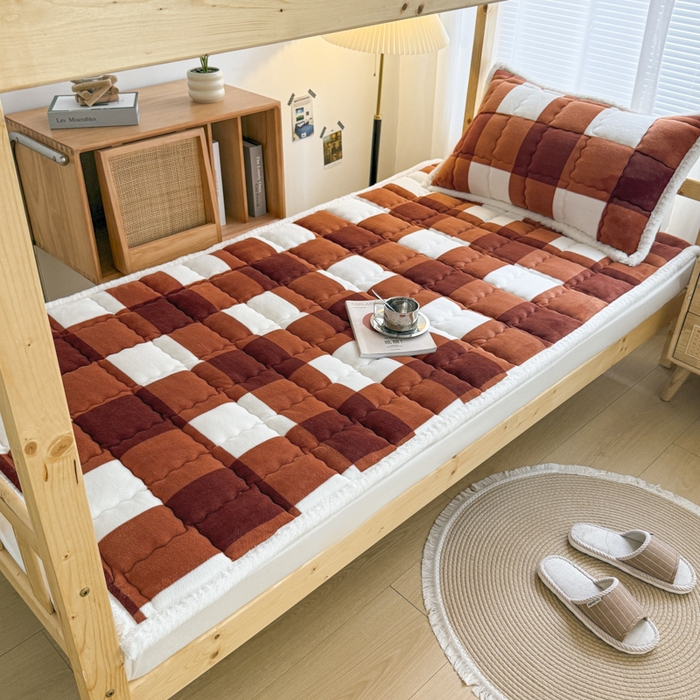 91家纺网 家纺一手货源 找家纺 迪梦思家纺 2025新款A类牛奶绒无印风格子床褥床护垫学生床垫--学生床图 平铺款-咖雅格