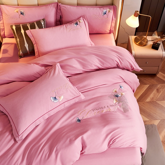 91家纺网 家纺一手货源 找家纺 U品汇 2025新品长绒棉加厚全棉纯棉磨毛刺绣花四件套生态磨毛套件 私情叶语-樱花粉