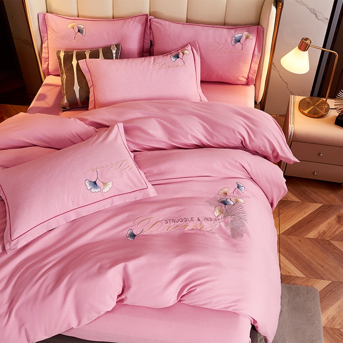 91家纺网 家纺一手货源 找家纺 U品汇 2025新品长绒棉加厚全棉纯棉磨毛刺绣花四件套生态磨毛套件 私情叶语-樱花粉