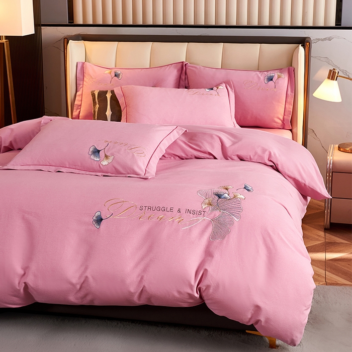 91家纺网 家纺一手货源 找家纺 U品汇 2025新品长绒棉加厚全棉纯棉磨毛刺绣花四件套生态磨毛套件 私情叶语-樱花粉