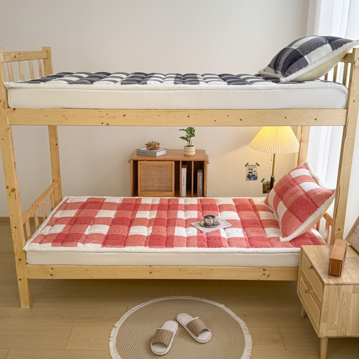 91家纺网 家纺一手货源 找家纺 迪梦思家纺 2025新款A类牛奶绒无印风格子床褥床护垫学生床垫--学生床图 平铺款-粉大格