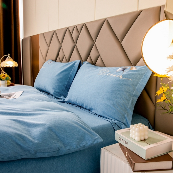 91家纺网 家纺一手货源 找家纺 U品汇 2025新品长绒棉加厚全棉纯棉磨毛刺绣花四件套生态磨毛套件 私情叶语-月光蓝