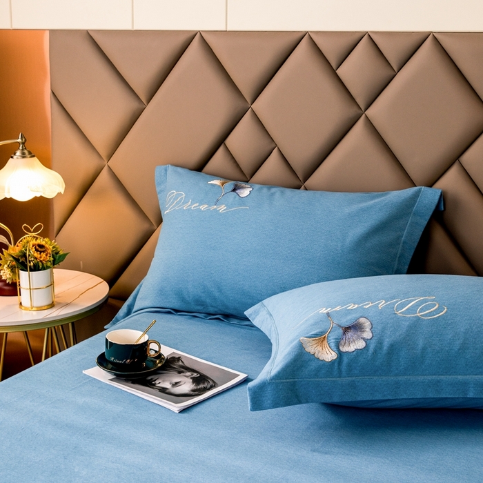 91家纺网 家纺一手货源 找家纺 U品汇 2025新品长绒棉加厚全棉纯棉磨毛刺绣花四件套生态磨毛套件 私情叶语-月光蓝