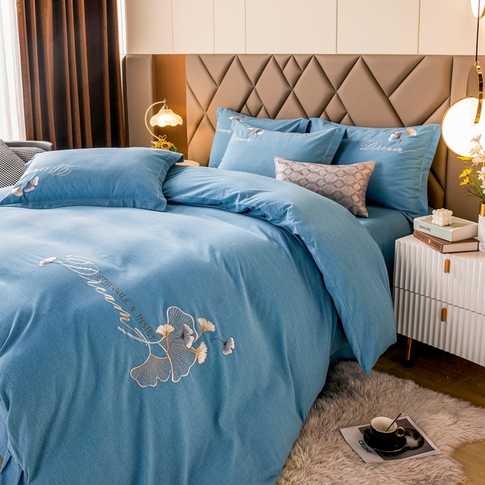 91家纺网 家纺一手货源 找家纺 U品汇 2025新品长绒棉加厚全棉纯棉磨毛刺绣花四件套生态磨毛套件 私情叶语-月光蓝