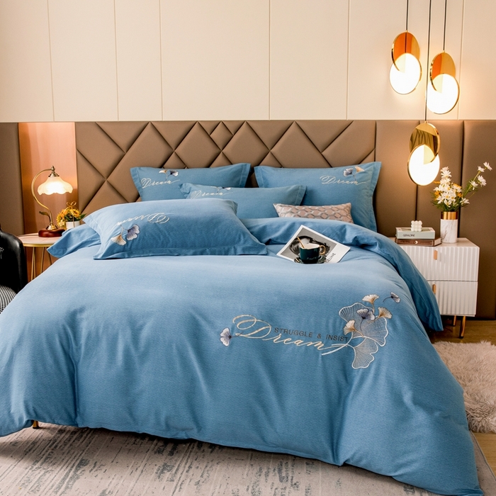 91家纺网 家纺一手货源 找家纺 U品汇 2025新品长绒棉加厚全棉纯棉磨毛刺绣花四件套生态磨毛套件 私情叶语-月光蓝