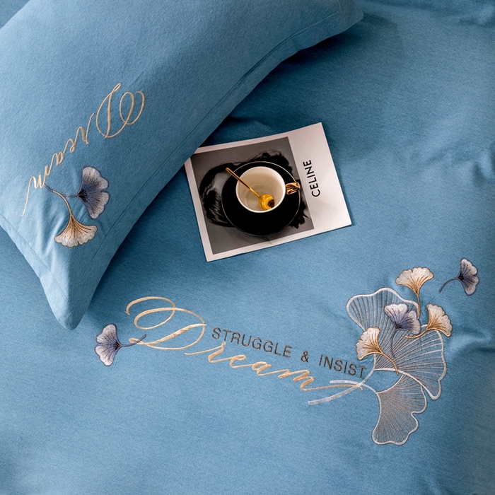 91家纺网 家纺一手货源 找家纺 U品汇 2025新品长绒棉加厚全棉纯棉磨毛刺绣花四件套生态磨毛套件 私情叶语-月光蓝