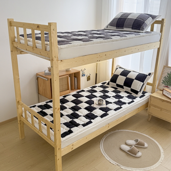 91家纺网 家纺一手货源 找家纺 迪梦思家纺 2025新款A类牛奶绒无印风格子床褥床护垫学生床垫--学生床图 平铺款-钢琴格