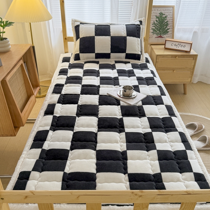 91家纺网 家纺一手货源 找家纺 迪梦思家纺 2025新款A类牛奶绒无印风格子床褥床护垫学生床垫--学生床图 平铺款-钢琴格