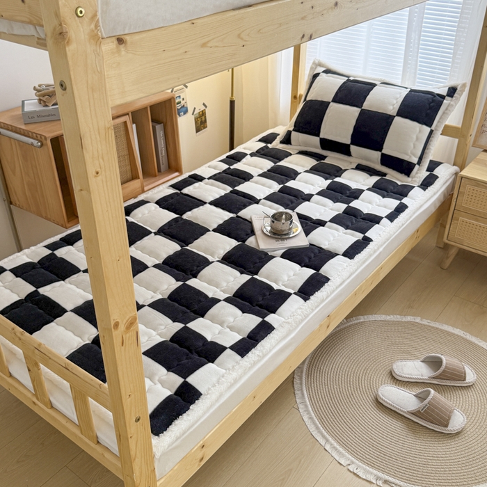 91家纺网 家纺一手货源 找家纺 迪梦思家纺 2025新款A类牛奶绒无印风格子床褥床护垫学生床垫--学生床图 平铺款-钢琴格