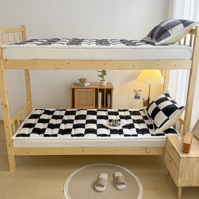 91家纺网 家纺一手货源 找家纺 迪梦思家纺 2025新款A类牛奶绒无印风格子床褥床护垫学生床垫--学生床图 平铺款-钢琴格