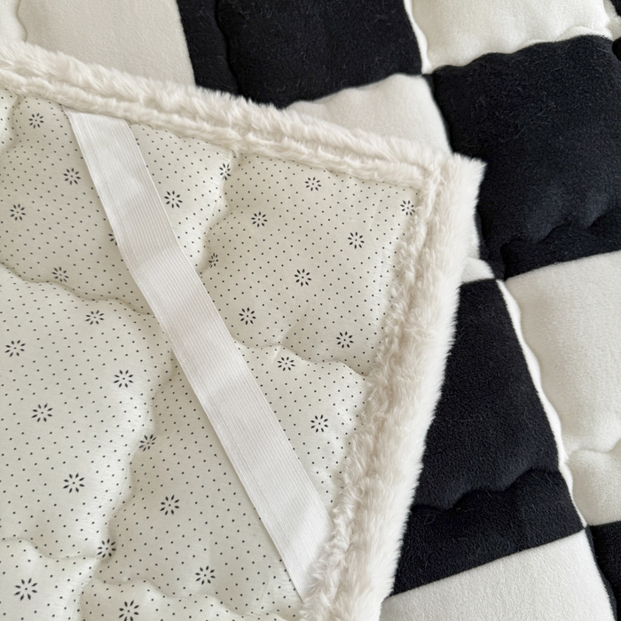 91家纺网 家纺一手货源 找家纺 迪梦思家纺 2025新款A类牛奶绒无印风格子床褥床护垫学生床垫--学生床图 平铺款-钢琴格