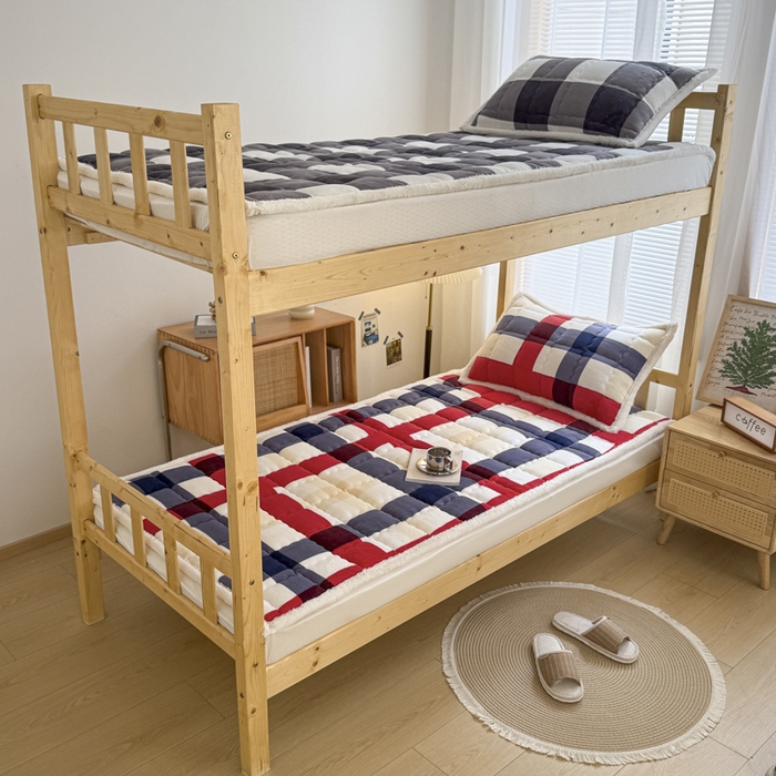 91家纺网 家纺一手货源 找家纺 迪梦思家纺 2025新款A类牛奶绒无印风格子床褥床护垫学生床垫--学生床图 平铺款-红蓝格