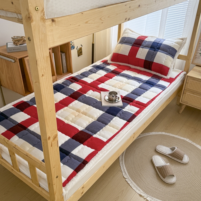 91家纺网 家纺一手货源 找家纺 迪梦思家纺 2025新款A类牛奶绒无印风格子床褥床护垫学生床垫--学生床图 平铺款-红蓝格