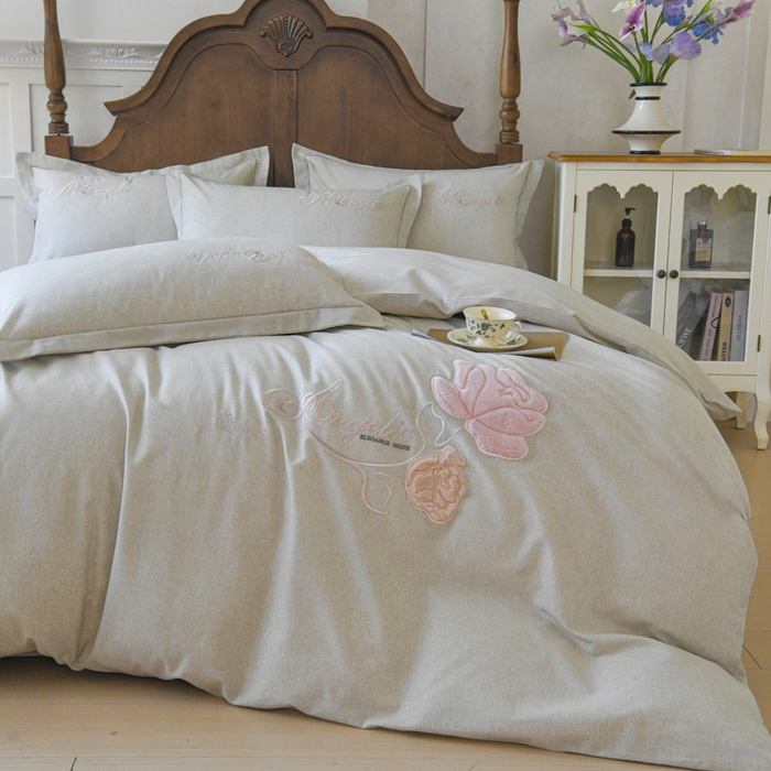 91家纺网 家纺一手货源 找家纺 U品汇 2025新品长绒棉加厚全棉纯棉磨毛立体刺绣花四件套生态磨毛加绒（玫瑰物语） 玫瑰物语-灰咖