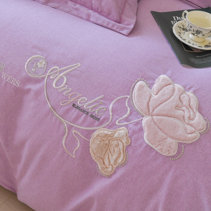 91家纺网 家纺一手货源 找家纺 U品汇 2025新品长绒棉加厚全棉纯棉磨毛立体刺绣花四件套生态磨毛加绒（玫瑰物语） 玫瑰物语-淡雅紫