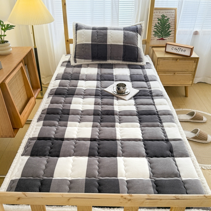 91家纺网 家纺一手货源 找家纺 迪梦思家纺 2025新款A类牛奶绒无印风格子床褥床护垫学生床垫--学生床图 平铺款-灰简格